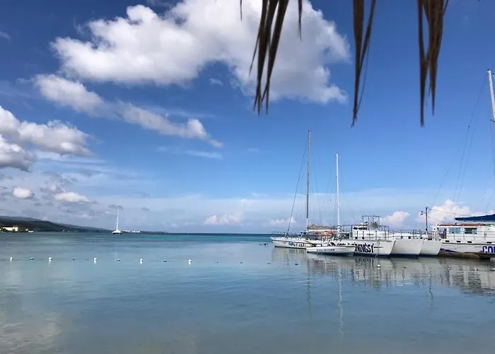 Contemporary Ocean view 2bed Carib Ocho Rios Condo