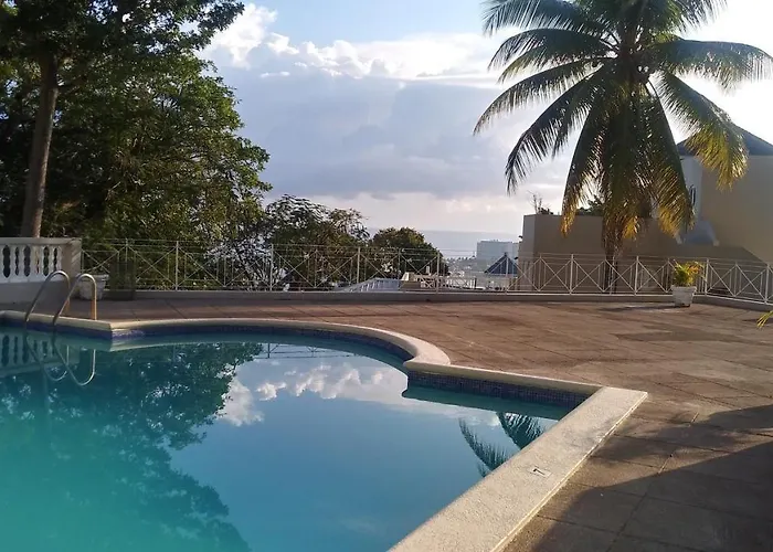 Amazing Location! Walk To Town, Beach & Dinner - Payment Required To Reserve