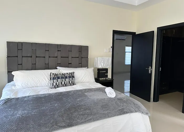 2 Bed Bungalow En-Suite, With Pool & Gym