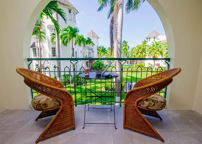Heart Of Ocho Rios-Free Beach Acess-King Bed-Pool-Free Parking-Gated Complex-Free Wifi 150Mbps