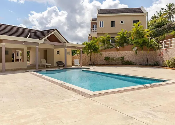 Modern 2br House w Pool&Sea View in Ocho Rios