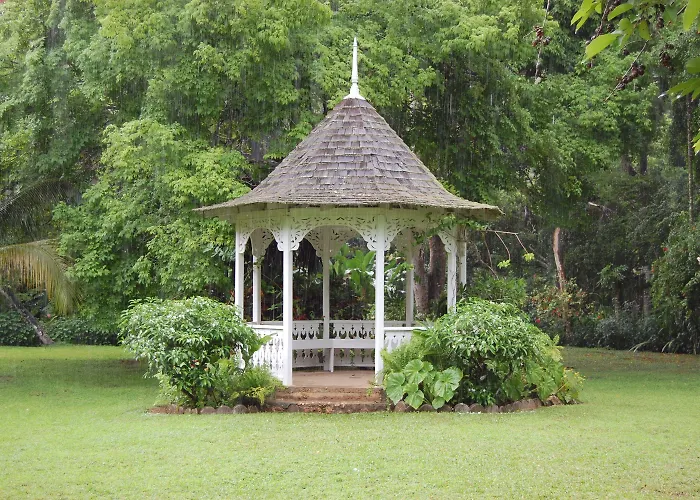 Inn At Shaw Park Gardens & Waterfalls