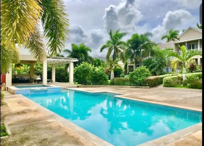 Caribbean Bliss 4-Br Villa Steps Form The Sea