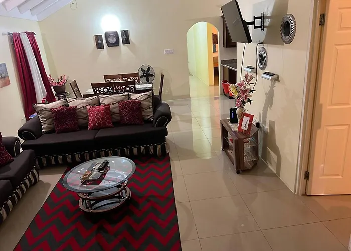 Luxurious 3-Bedroom House In Ocho Rios With Private Entrance