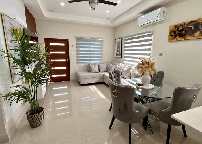 Ocho Rios, Near Rivers, Beach, Restaurants