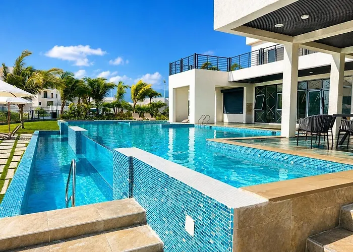 Ocho Rios Private Beach 2 Pools 2 Suites 3 Balconies